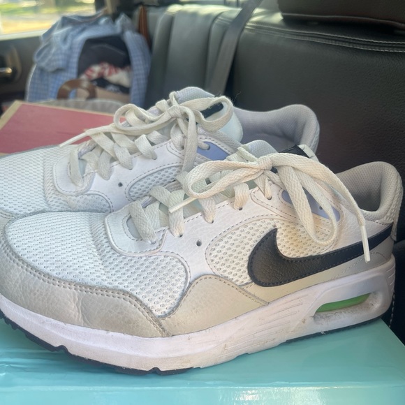 Nike Shoes (Women’s) - Picture 2 of 4